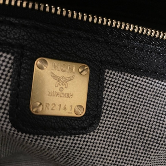 MCM LEATHER HANDBAG like new this bag is in EXCELLENT CONDITION W17 x L 12 - Picture 3 of 8